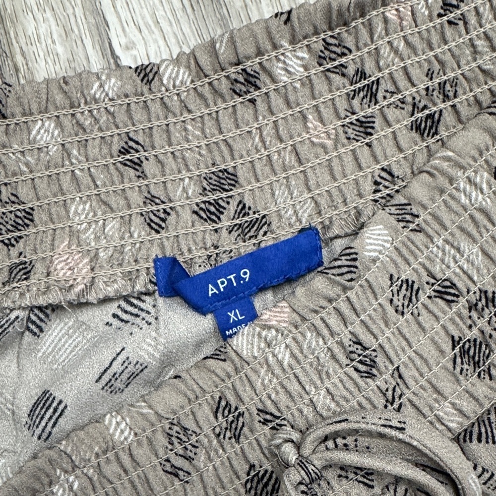 Chic High-Low Patterned Skirt - Picture 6 of 10